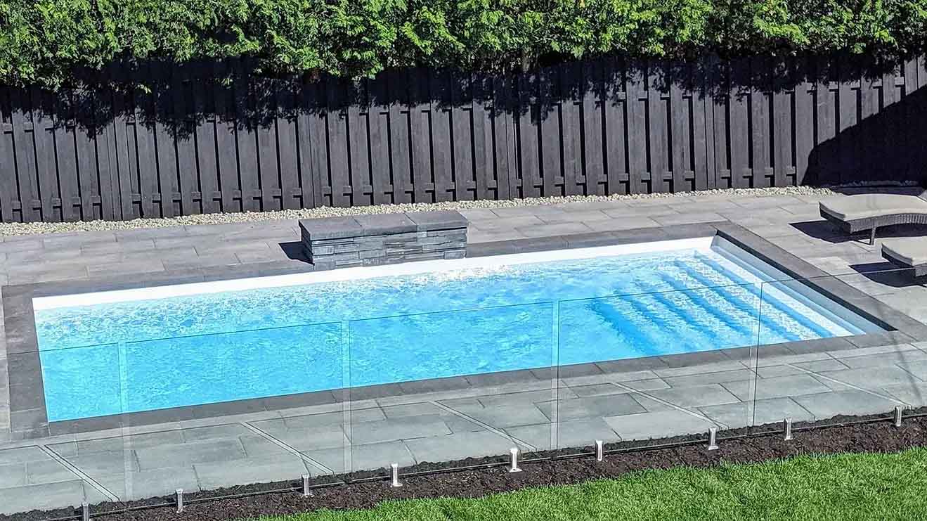 Modern-Full-Steps-Fiberglass-Pool