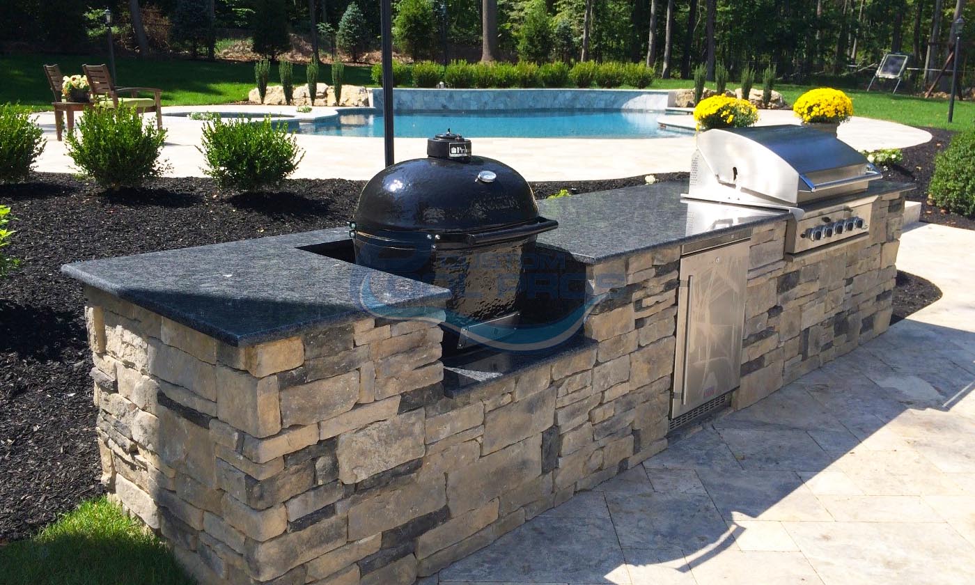 backyard kitchen and bar