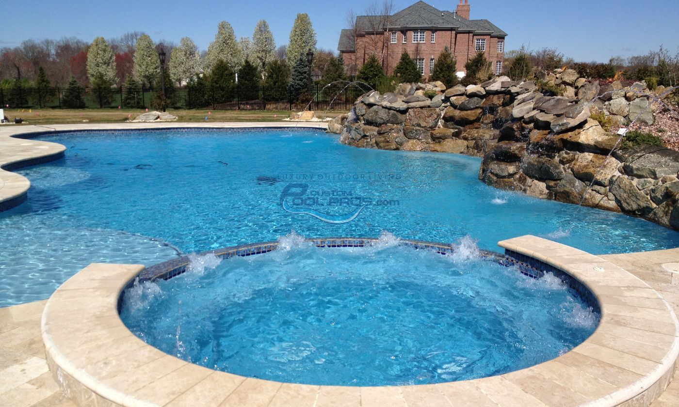 Luxurious Backyard Pool in Bordentown